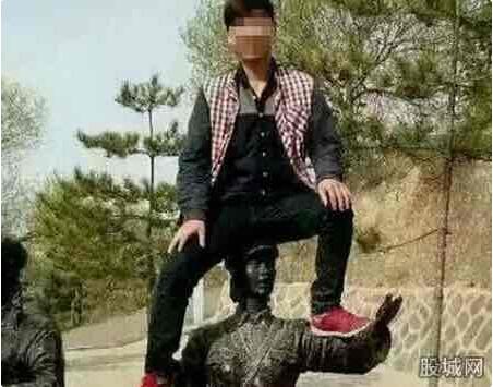 李文春攀爬红军雕塑被列入为期10年不文明行为记录